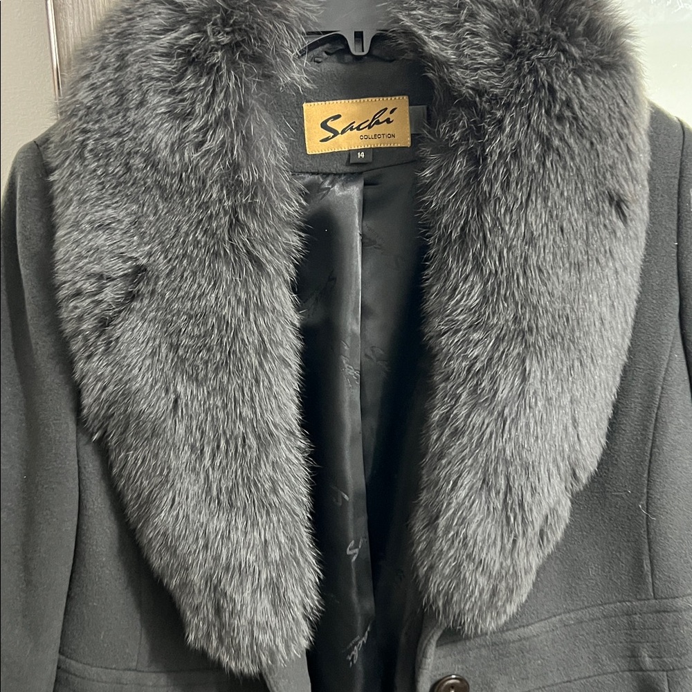 SACHI Women's Black Coat with Gray Fur Collar